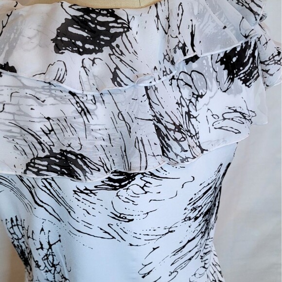 Sioni Dressy Ruffle Top Size Medium - Picture 4 of 7
